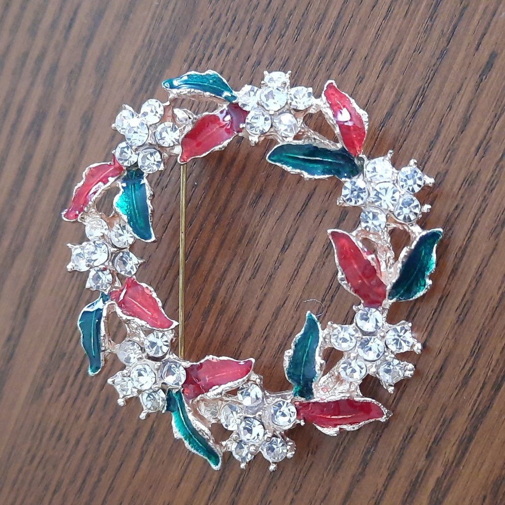 VTG Christmas Pin II